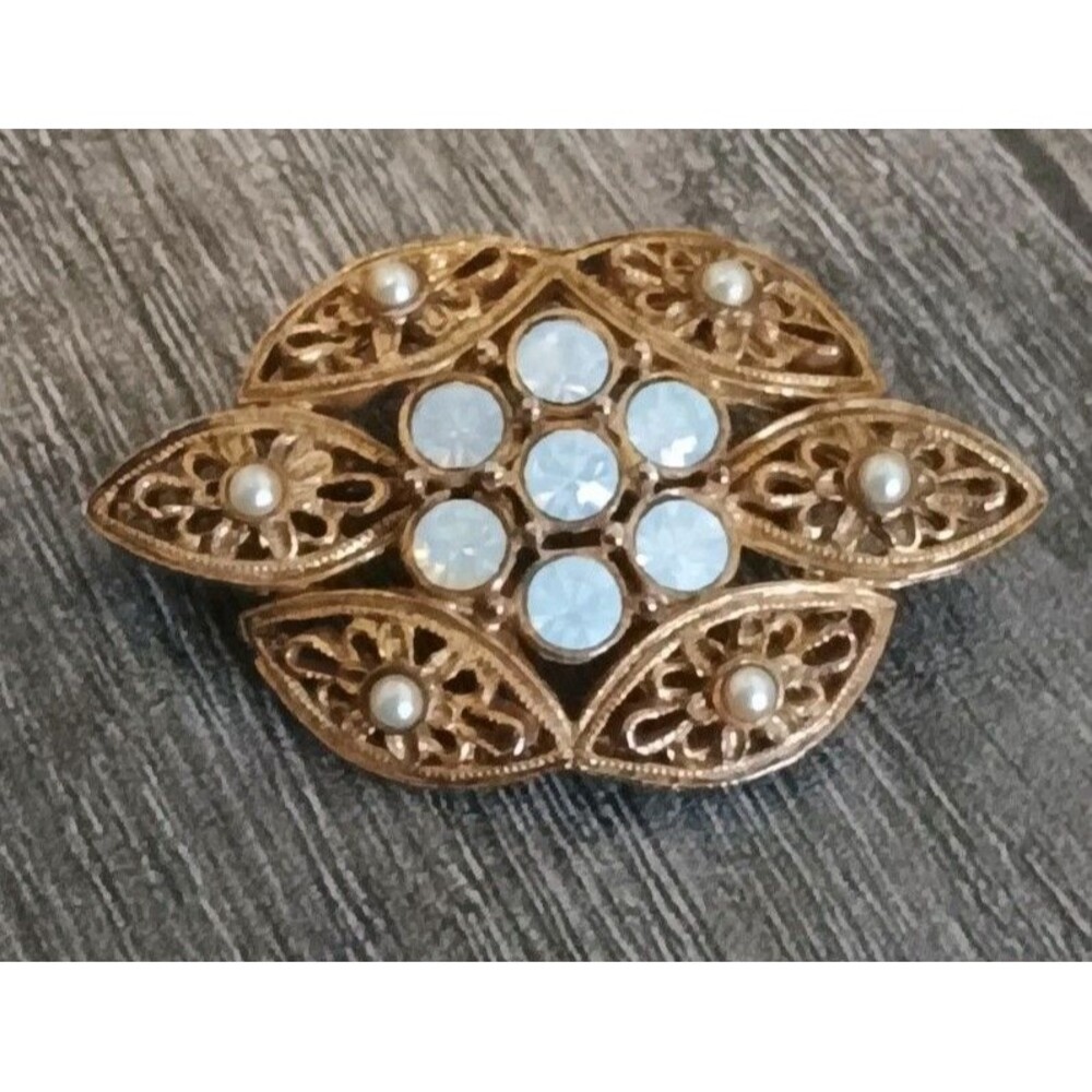 Sarah Coventry Filigree Faux Pearl Rhinestone Gold Tone Vintage Brooch